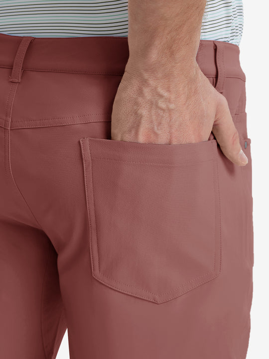 Back pocket with glove in Stretch Plain Everyday Pants, functional and relaxed – CRANBERRY