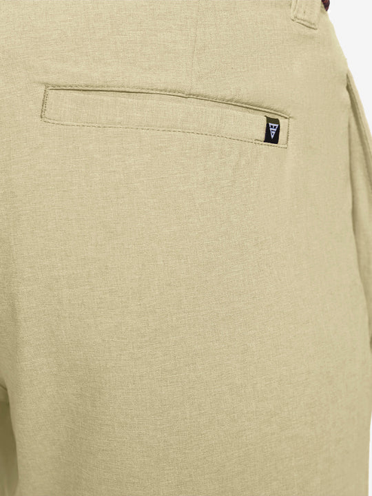 KHAKI 7 Inch Heather Performance Golf Shorts close-up of back right pocket detail