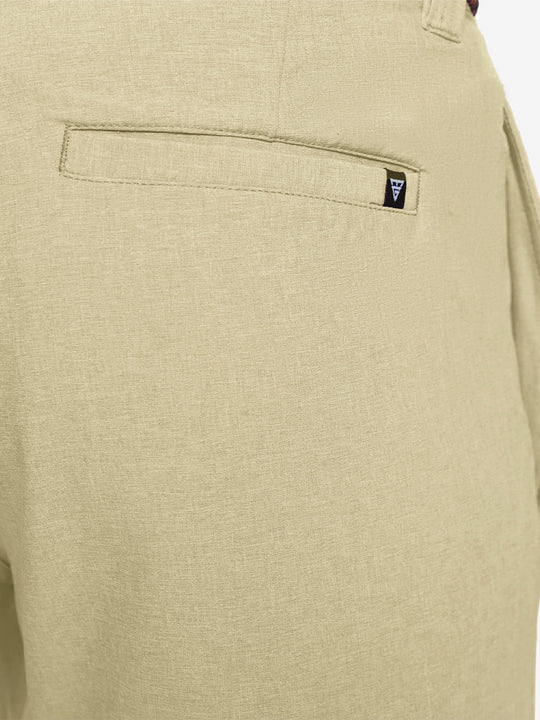 KHAKI 9 Inch Heather Performance Golf Shorts close-up of back right pocket detail